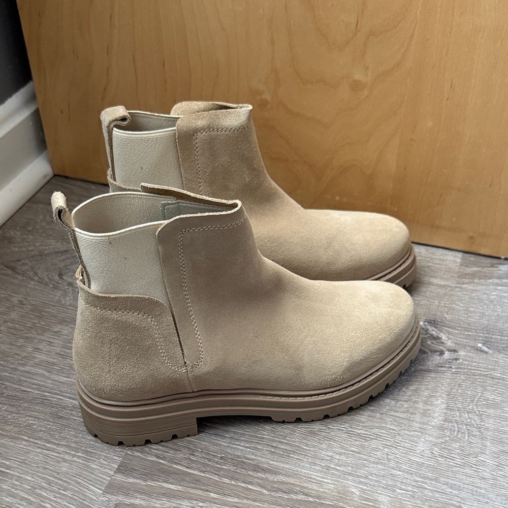 Steve Madden Beige Suede Chelsea Boots